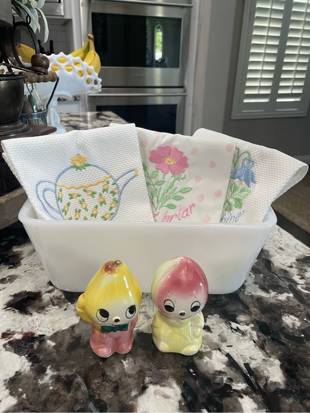 Westinghouse Loaf Pan, Tea Towels & Anthropomorphic Pear/Peach Salt Shakers